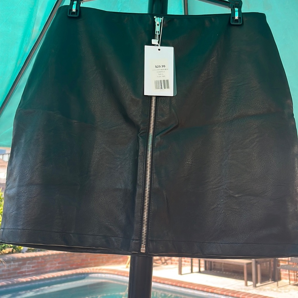 Ladies pleather mini skirt
